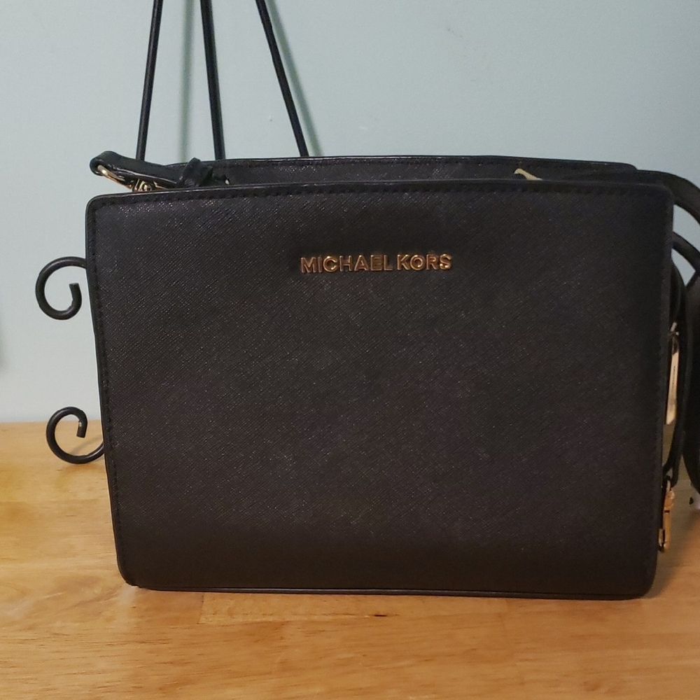 Michael Michael Kors Messenger/Crossbody Bag Selma 9x7.      (#73)